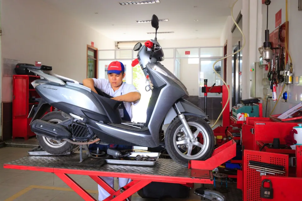 Khu kiểm tra gầm máy